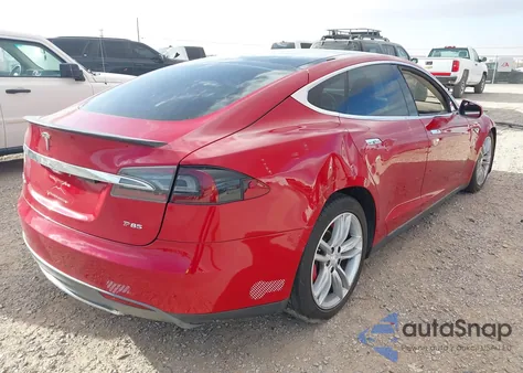 2013 Tesla Model S Performance z USA, uszkodzony, nr VIN 5YJSA1CP4DFP13611